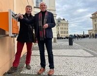 Zátarasy i kontroly na Pražském hradě stále trvají